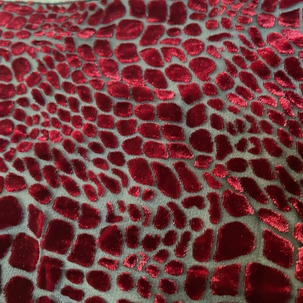 Scarf in burgundy - Picture 3 of 3